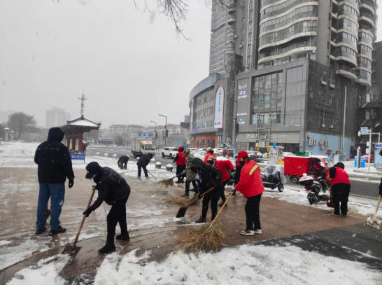 以雪为令，迎寒而上！鄂州城管清雪除冰护航民生路